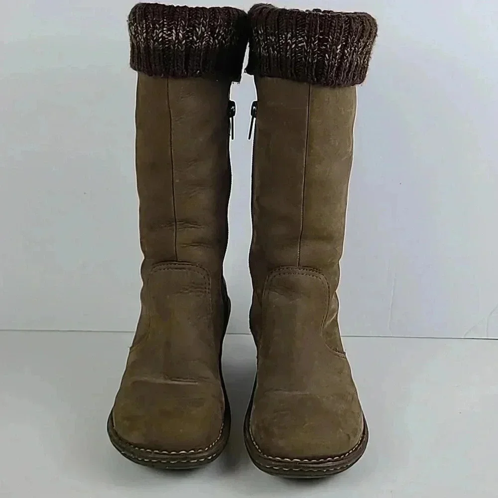 Ugg Australia Skylair 1936 leather boot with sheepskin lining